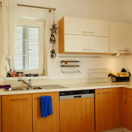 Acrux Holiday In A Dream Villa